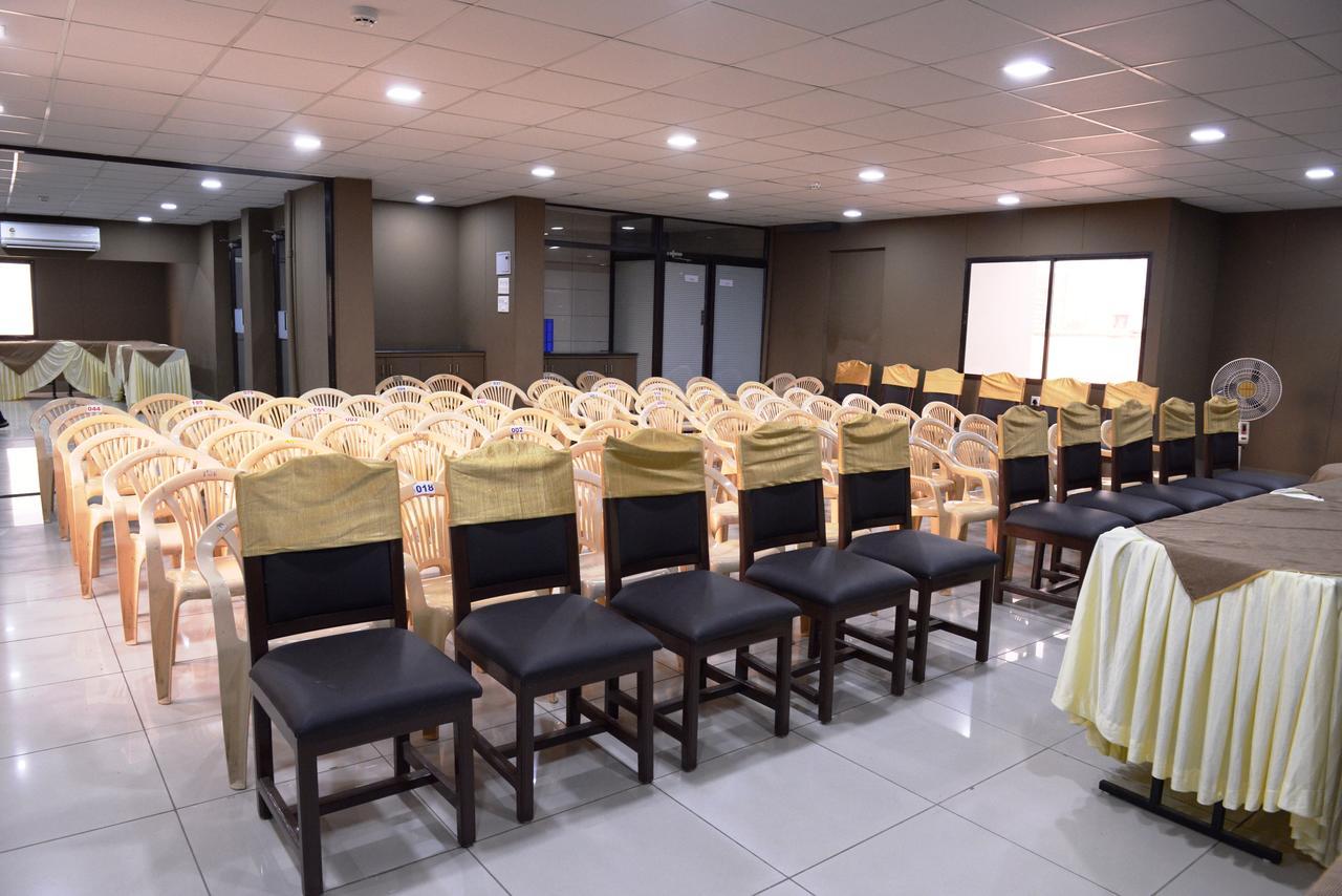 Hotel Palm View Residency Vadodara Eksteriør bilde